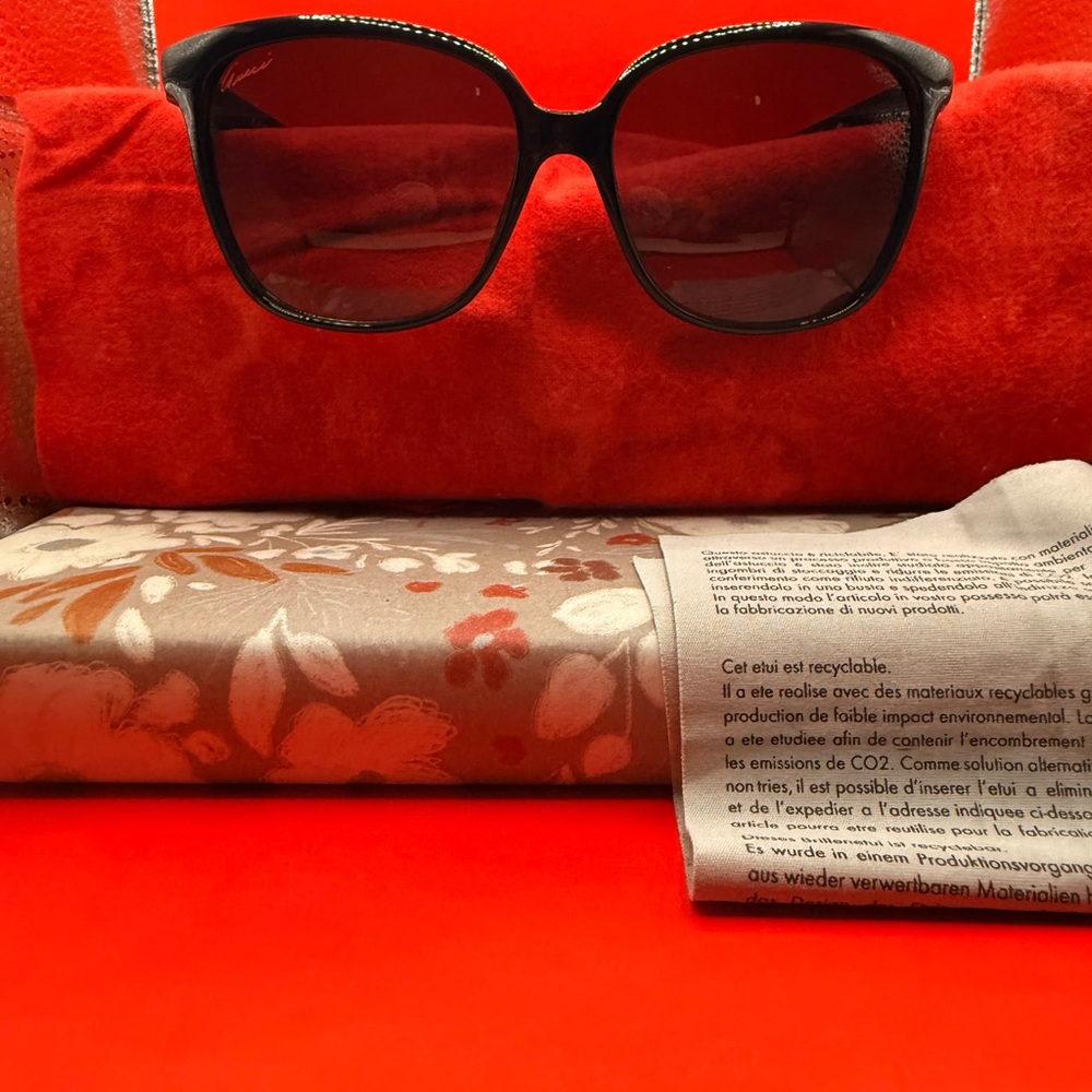 Gucci Black Women's Oversized Sunglasses - Picture 12 of 16